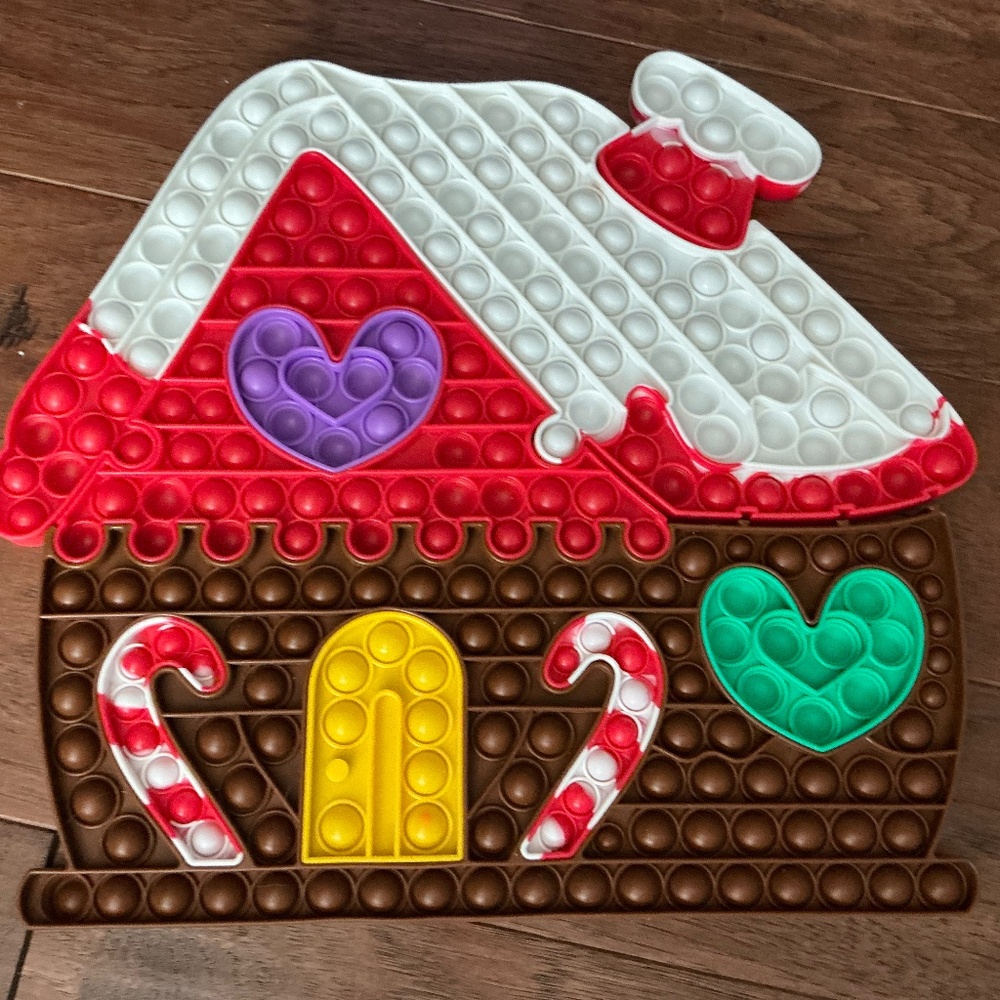 🎄 Pop-It Gingerbread House – 9-Piece Set